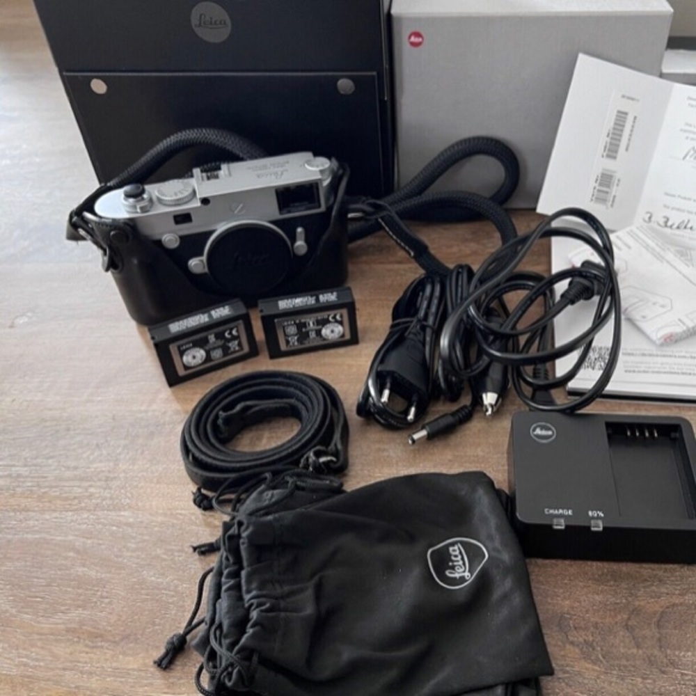 Leica is in like new condition  Excellent working condition